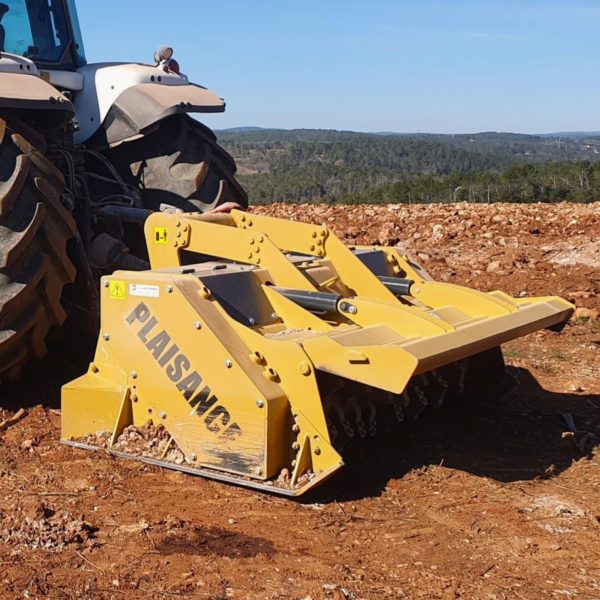 The BM 601 stone crusher crushed the stones in the field