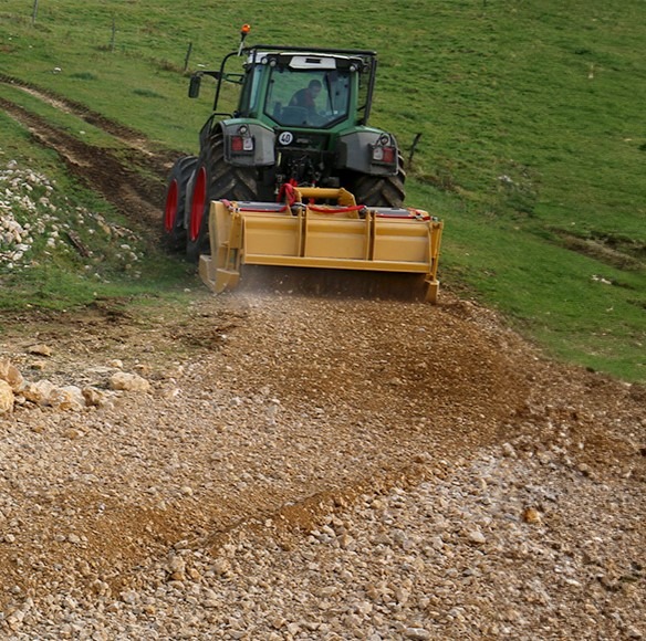 The BS1002 soil crusher crushes stones