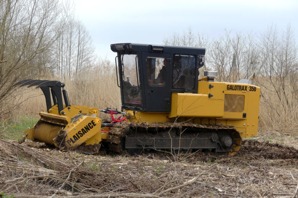 GX 350 is crushing a tree stump